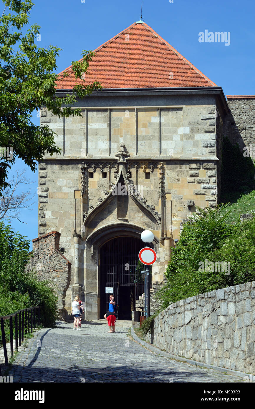 Bratislava, Slovacchia - 15 Giugno 2017: Sigismondo cancello come l'ingresso orientale al castello fortezza nel capitale slovacca Bratislava - Slovacchia. Foto Stock