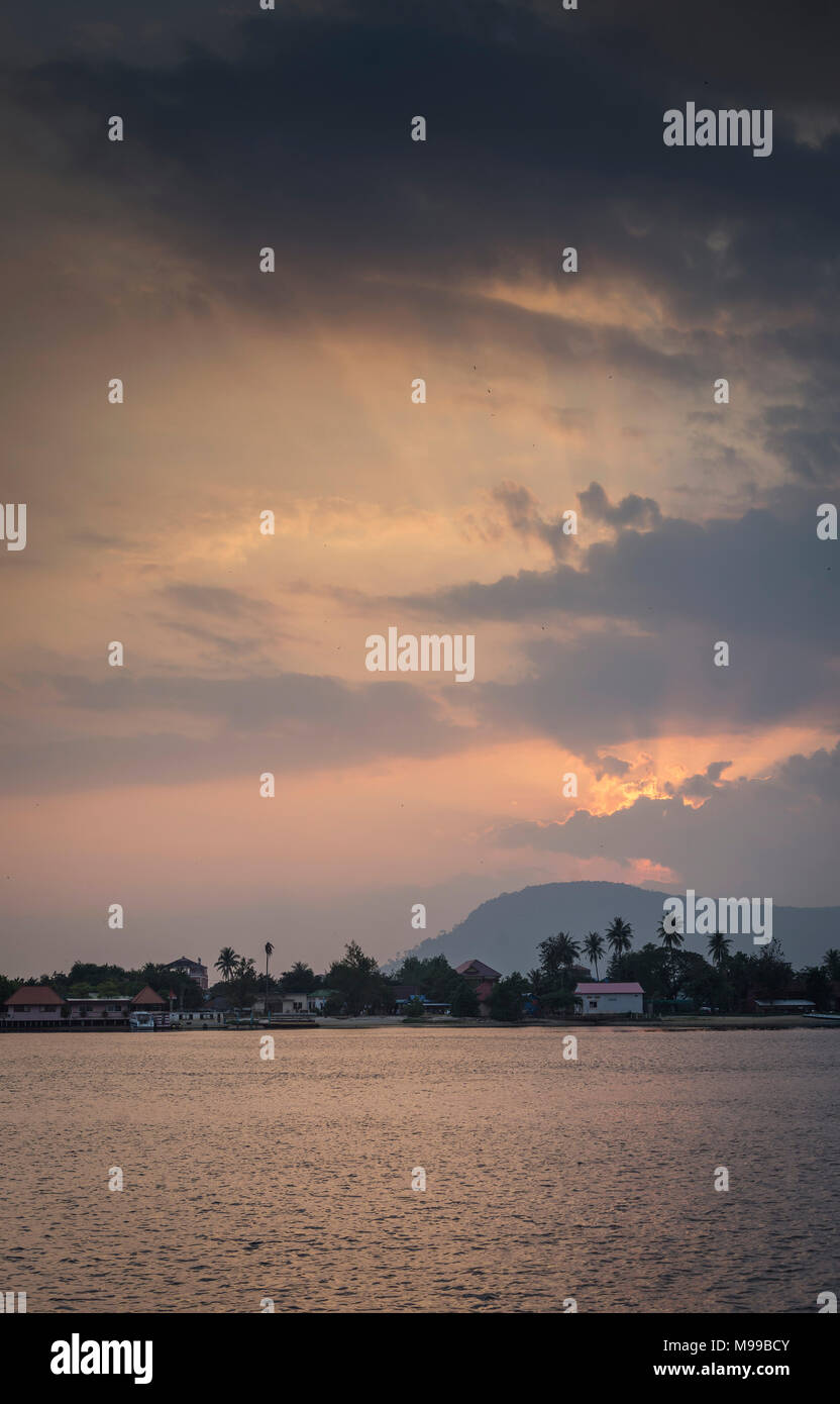 Fiume al tramonto in kampot sud Cambogia Foto Stock