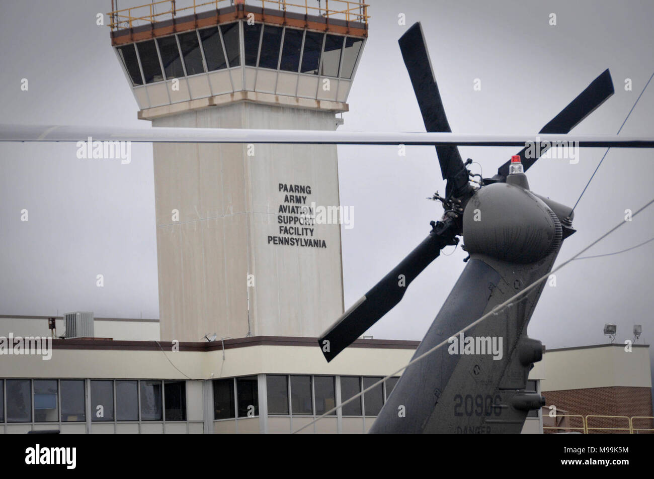 Muir Army Airfield, situato a Fort Indiantown Gap, è la casa del ventottesimo Expeditionary combattere la Brigata Aerea. Muir AAF è chiamato dopo il Mag. Gen. Charles H. Muir, comandante della XXVIII divisione di fanteria durante la guerra mondiale I. Foto Stock