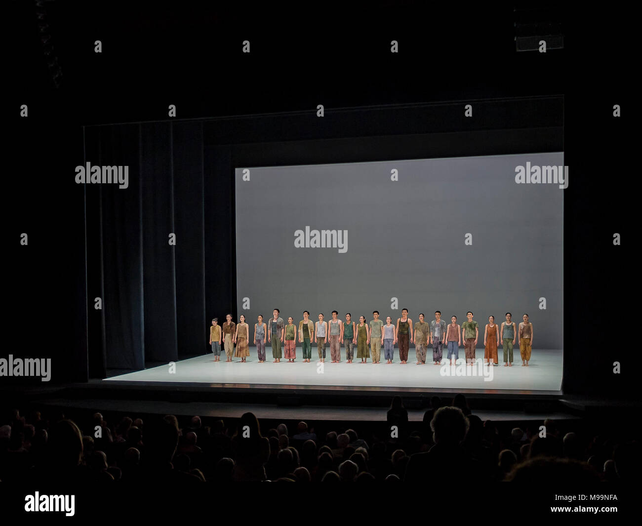 Irvine, MAR 16: Cloud Gate Dance Theatre performance nel Segerstrom hall il Mar 16, 2018 a Irvine, Los Angeles County, California Foto Stock