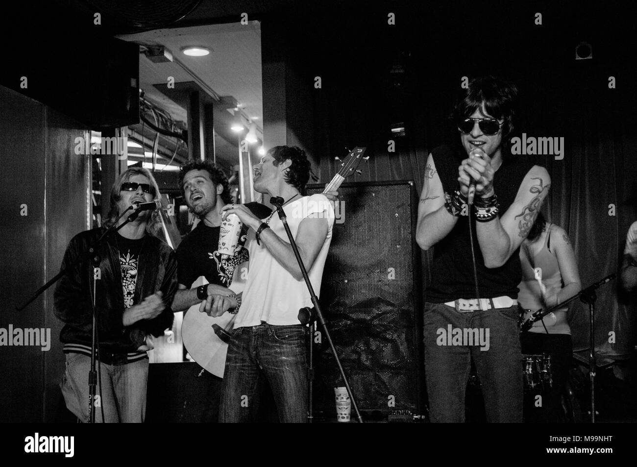 Perry Farrell del partito Satellite e visoni eseguire insieme un secret show presso il Sandbar a Santa Barbara, CA Foto Stock