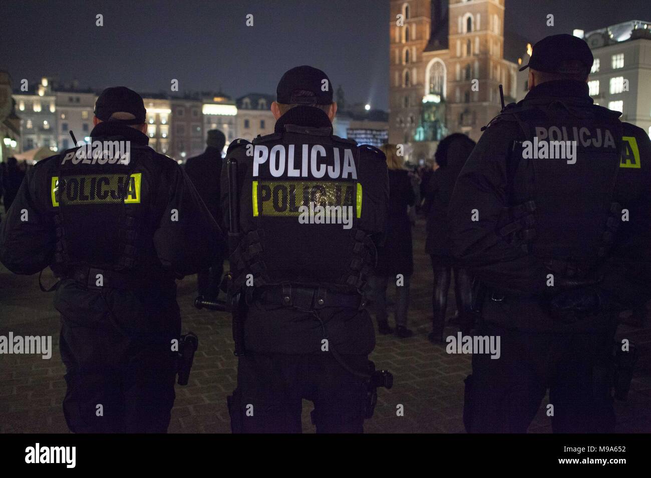 Cracovia in Polonia. 23 marzo, 2018. Protesta Nero Venerdì nero, decine di migliaia di polacchi vestita di nero ha protestato in tutto il paese il venerdì contro il tentativo da parte della sentenza conservatori e la potente Chiesa cattolica di divieto più aborti, "Stop Aborto" progetto di legge, contrastata da numerosi gruppi di diritti, eliminerebbe i principali strumenti di ricorso giuridico di donne polacche hanno per ottenere una terminazione in un paese che è già uno dei più restrittive leggi sull aborto nell'Unione europea. Credito: Ania Freindorf/Alamy Live News Foto Stock