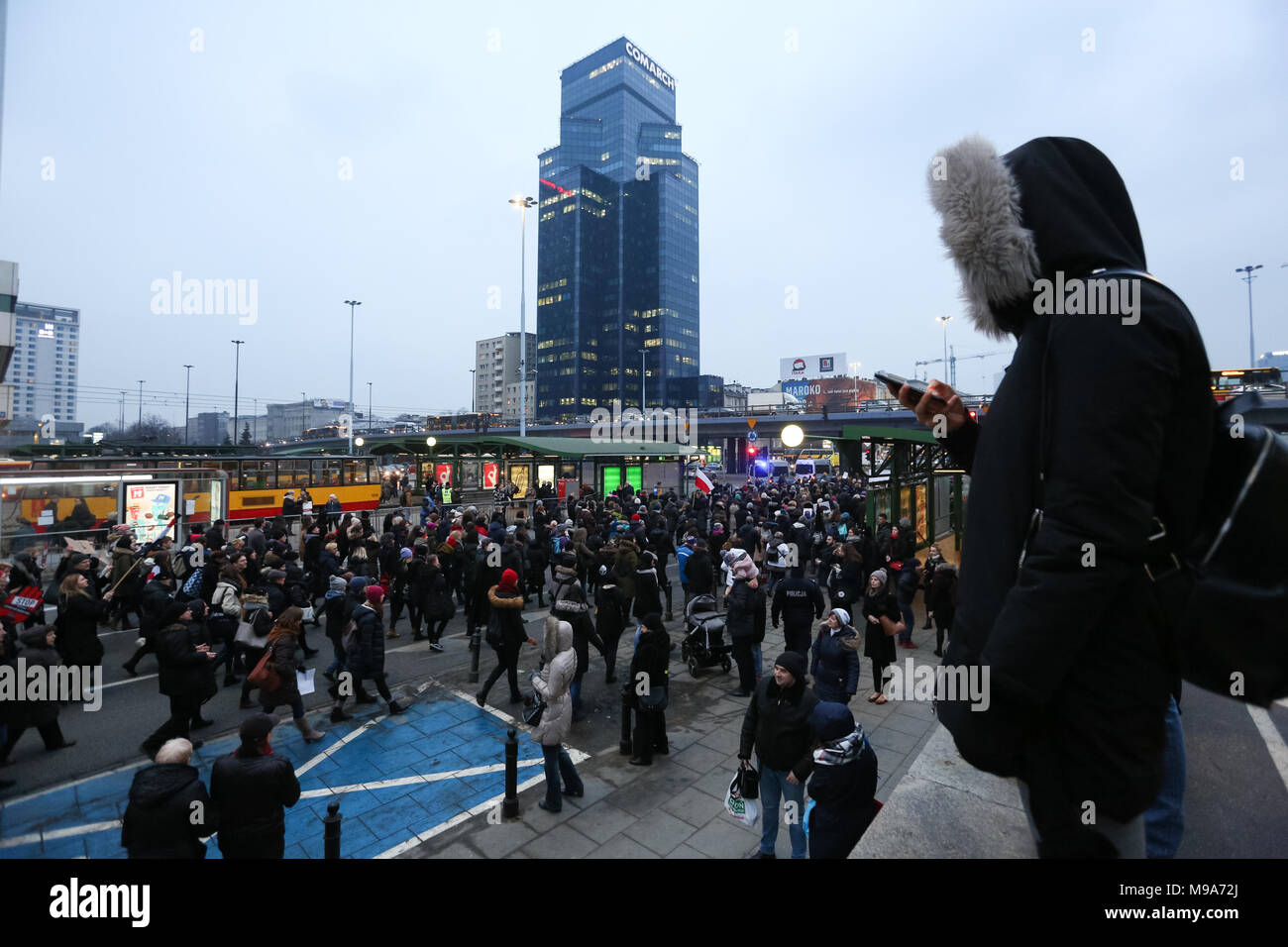 Varsavia, Polonia. 23 marzo, 2018. Le persone che frequentano le proteste contro la proposta di anti-aborto progetto di legge contemplati dall'iniziativa civile in Parlamento polacco. Il problema della separazione tra Stato e religione è stata trattenuta anche come Chiesa cattolica è stato uno dei fattori principali nelle decisioni politiche. Foto Stock
