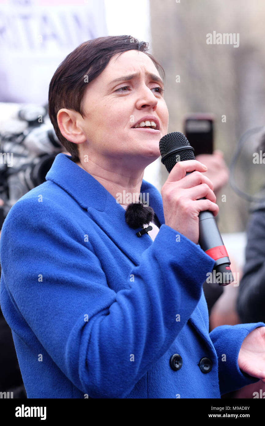 Birmingham, Regno Unito - Sabato 24 Marzo 2018 - Anne Marie acque leader della per la Gran Bretagna parte parla alla dimostrazione e marzo dall'ala destra Football Lads Alliance ( FLA ) in Birmingham. Foto Steven Maggio / Alamy Live News Foto Stock