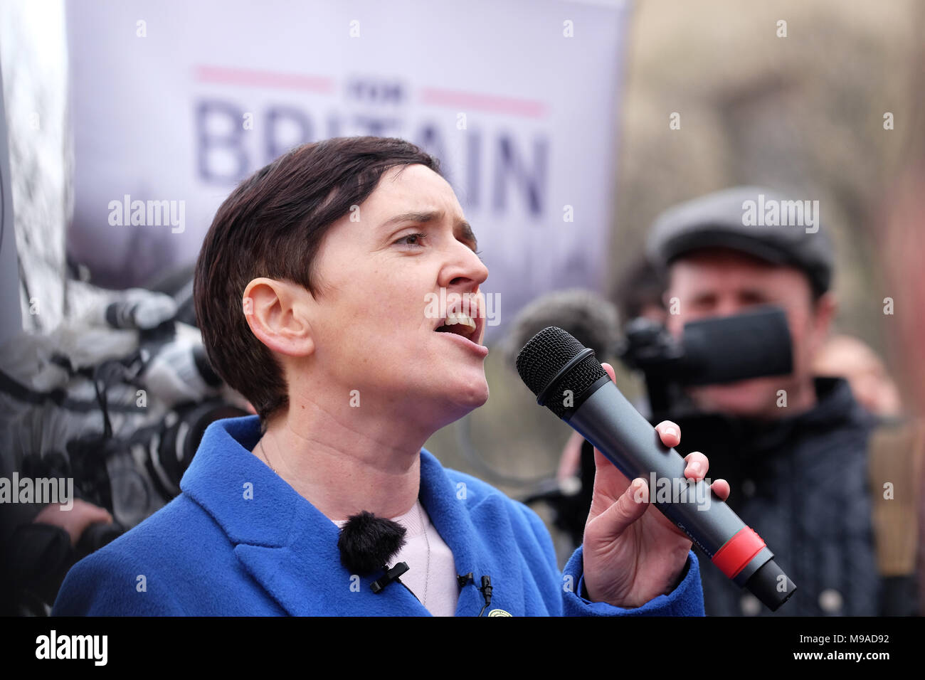 Birmingham, Regno Unito - Sabato 24 Marzo 2018 - Anne Marie acque leader della per la Gran Bretagna parte parla alla dimostrazione e marzo dall'ala destra Football Lads Alliance ( FLA ) in Birmingham. Foto Steven Maggio / Alamy Live News Foto Stock
