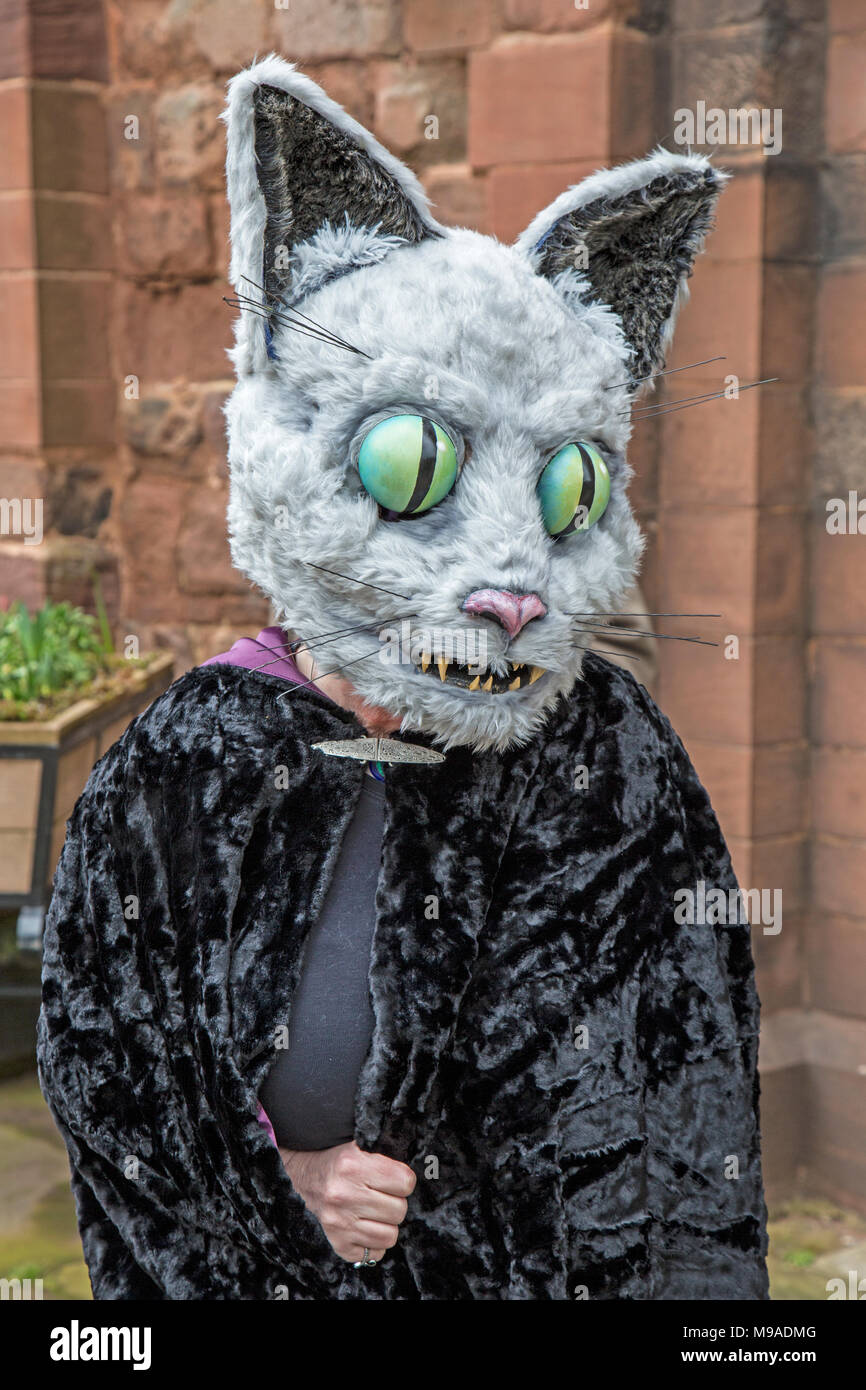 Steampunk Festival a Shrewsbury, Inghilterra. Una Donna vestita di un gatto  in base Steampunk tipo costume Foto stock - Alamy