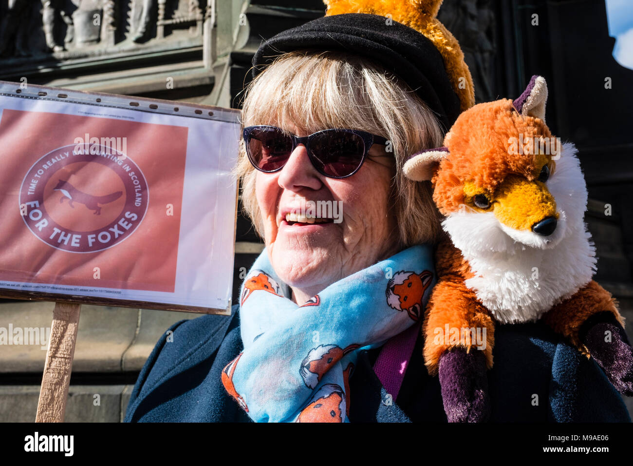 Edimburgo, Scozia,UK. Il 24 marzo 2018. Per le volpi marzo nel centro di Edimburgo. Marcia di protesta organizzata da gruppi come Lega contro crudele Sport e IFAW, alla campagna a favore di un divieto di caccia alla volpe in Scozia. Credito: Iain Masterton/Alamy Live News Foto Stock