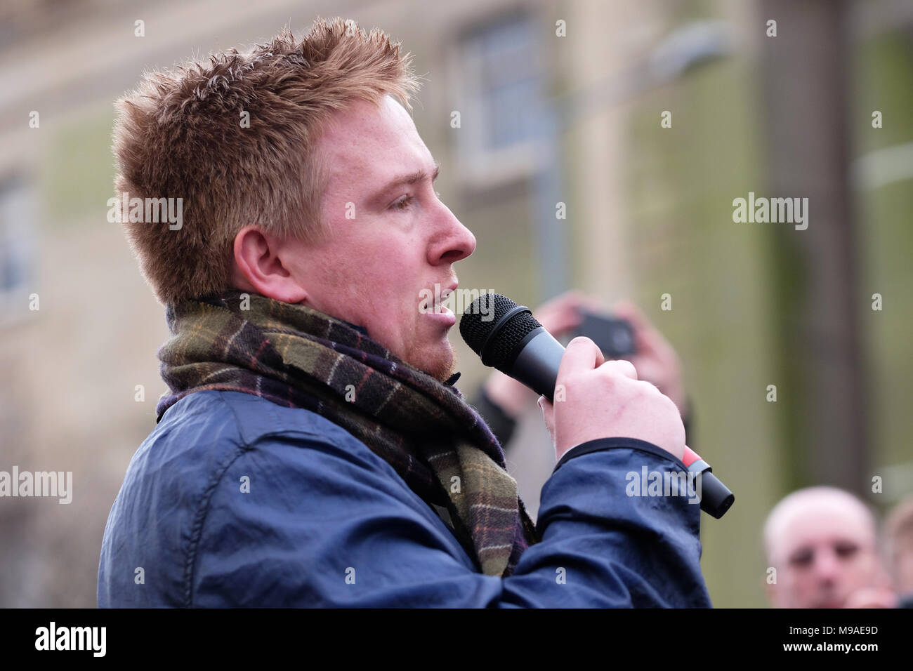 Birmingham, Regno Unito - Sabato 24 Marzo 2018 - Giovanni Meighan fondatore del Football Lads Alliance parla alla dimostrazione e marzo dall'ala destra Football Lads Alliance ( FLA ) in Birmingham. Foto Steven Maggio / Alamy Live News Foto Stock