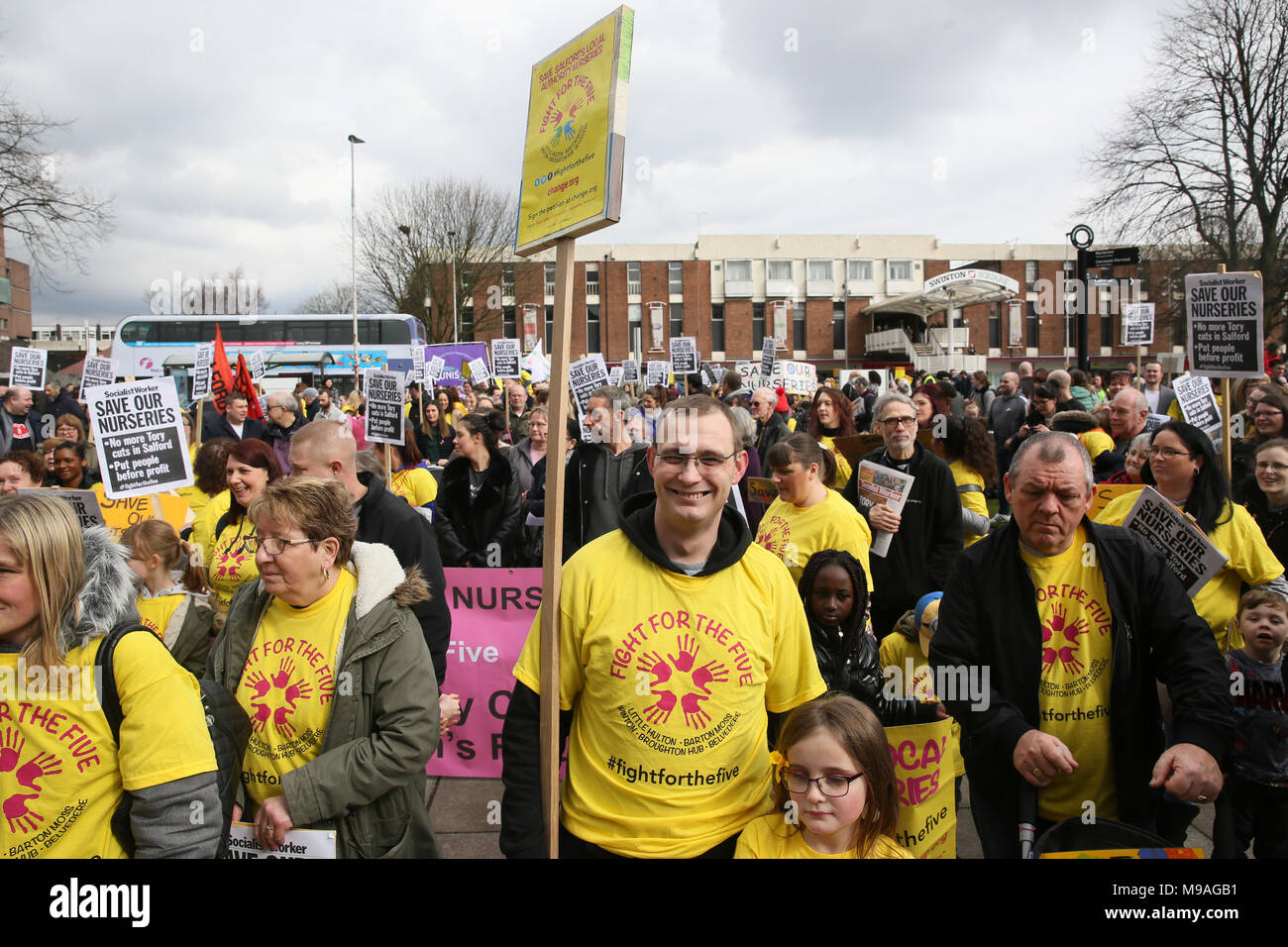 Salford, Regno Unito. Il 24 marzo 2018. Un rally per salvare Salford autorità locale vivai che era stata sotto la minaccia di chiusura. Il sindaco ha confermato lo status di asili per i prossimi dodici mesi e che egli ha deciso di mettere un altro £1,5m di Consiglio denaro in loro per quel periodo Swinton, Salford, il 24 marzo 2018 (C)Barbara Cook/Alamy Live News Foto Stock