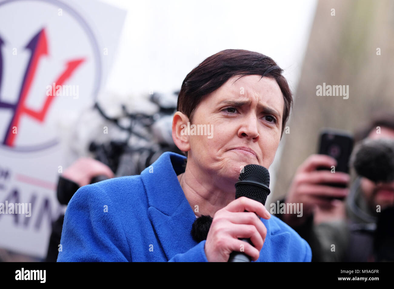 Birmingham, Regno Unito - Sabato 24 Marzo 2018 - Anne Marie acque leader della per la Gran Bretagna parte parla alla dimostrazione e marzo dall'ala destra Football Lads Alliance ( FLA ) in Birmingham. Foto Steven Maggio / Alamy Live News Foto Stock