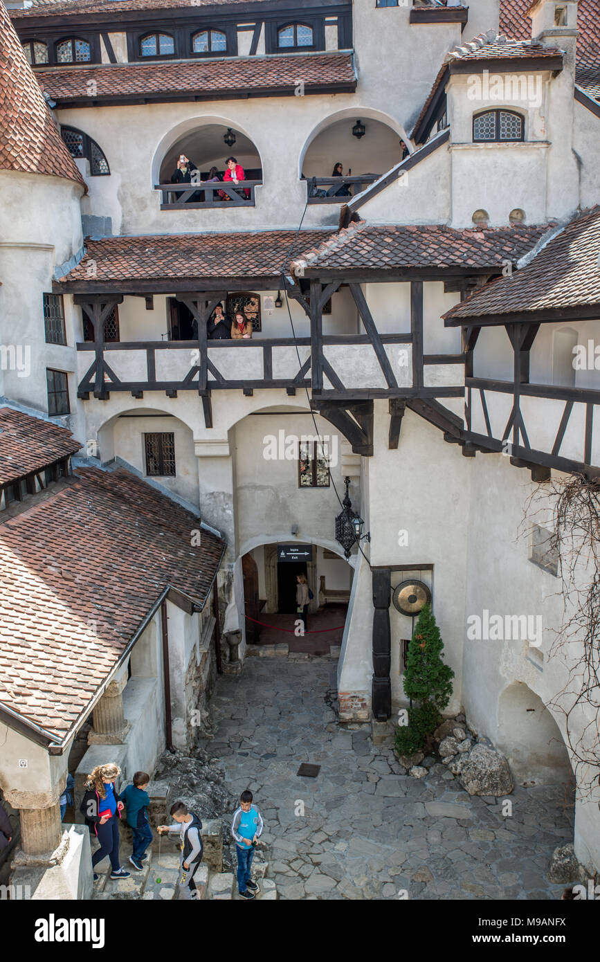 Vista del cortile interno del Castello di Bran, Transilvania, Romania Foto Stock