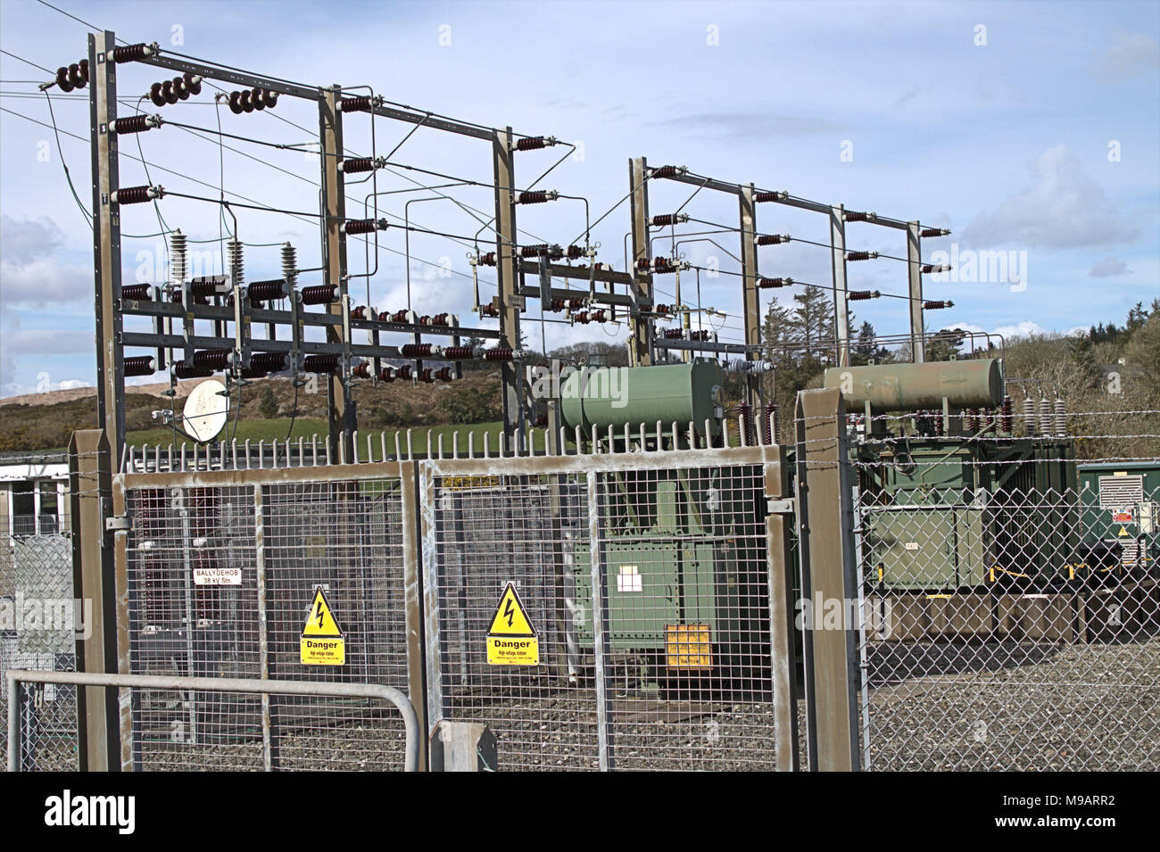 Sottostazione elettrica composto parte della rete di distribuzione elettrica in West Cork, Irlanda Foto Stock