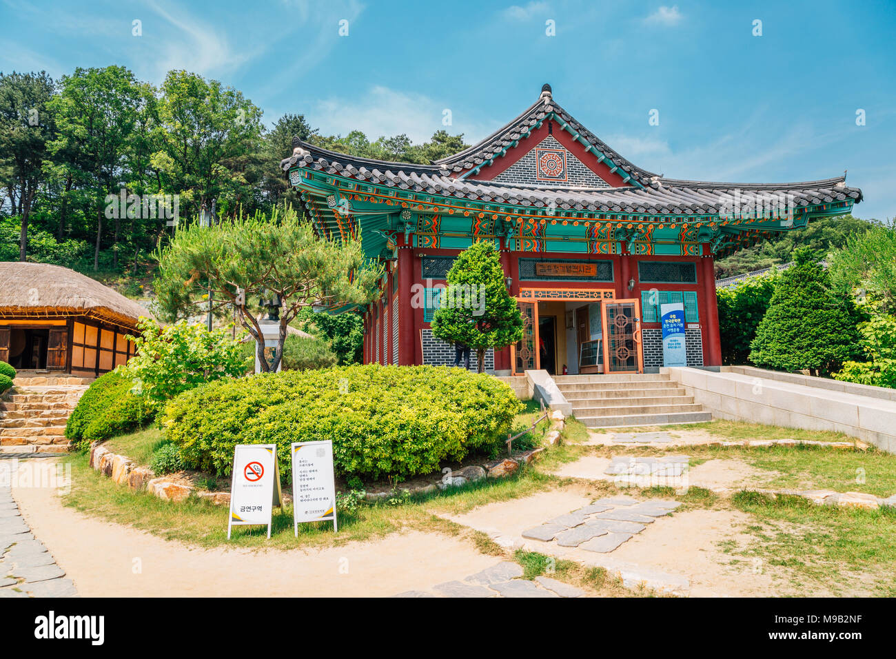 Chuncheon, Corea - Giugno 03, 2016 : Coreano Tradizionale architettura al villaggio letteraria di voi Kim Jeong Foto Stock