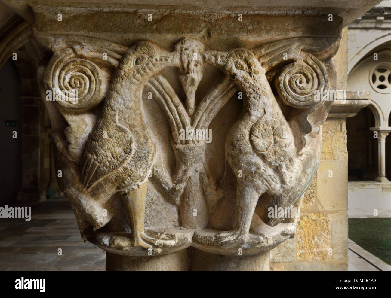 La vecchia cattedrale di Coimbra ( Sé Velha de Coimbra ) Il Romanico chiesa cattolica romana. Costruzione del Sé Velha è iniziata dopo la battaglia di Ourique (1139) del XII secolo il portoghese in Portogallo Foto Stock