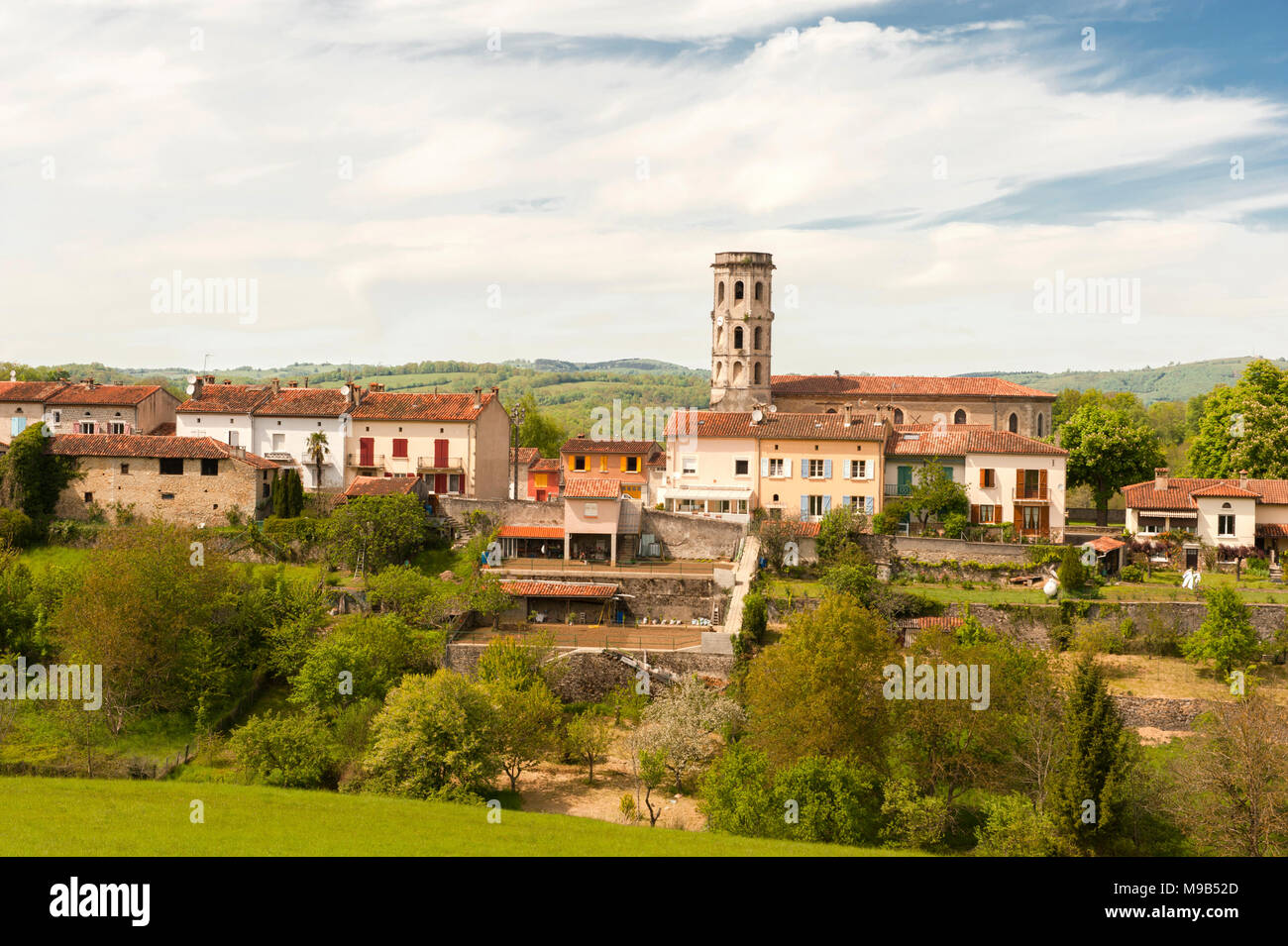 Vista sulla città vecchia di Rimont in Ariège, Francia meridionale Foto Stock