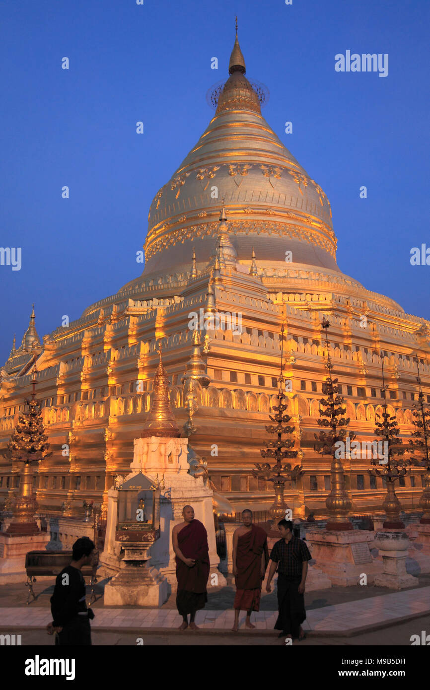 Myanmar Birmania, Bagan, Nyaung U, Shwezigon Pagoda, Foto Stock