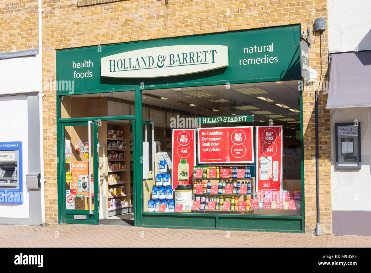 Holland & Barrett health food shop, Sheep Street, Bicester, Oxfordshire, England, Regno Unito Foto Stock