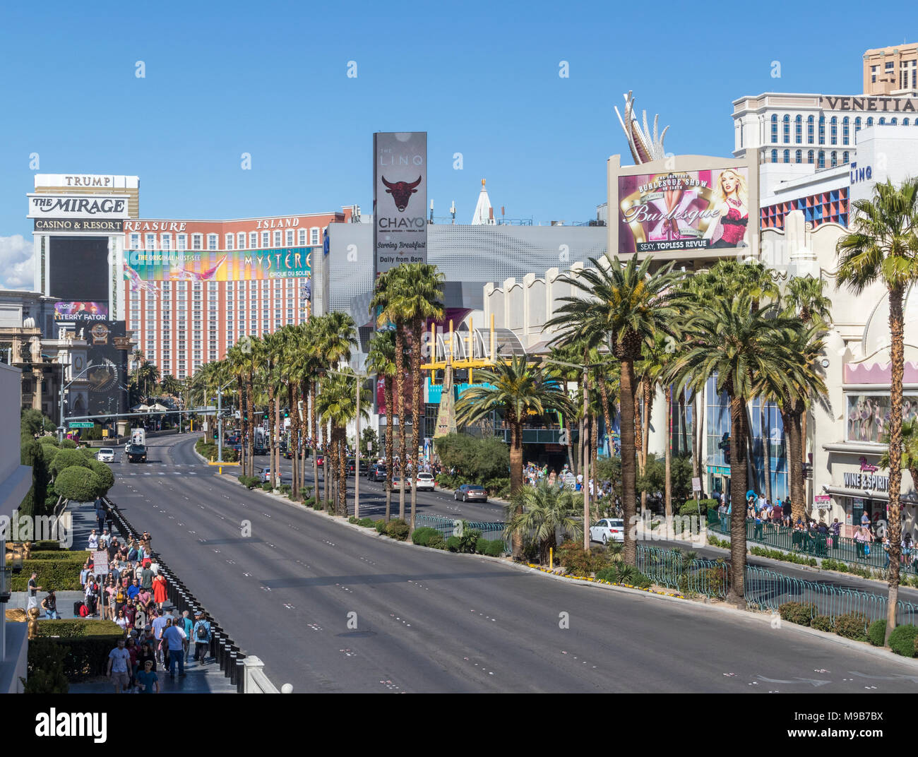 Las Vegas Boulevard di Las Vegas, Nevada. Il più famoso tratto di Las Vegas Blvd è conosciuto come 'Nastro' - Elegante hotel casino. Foto Stock