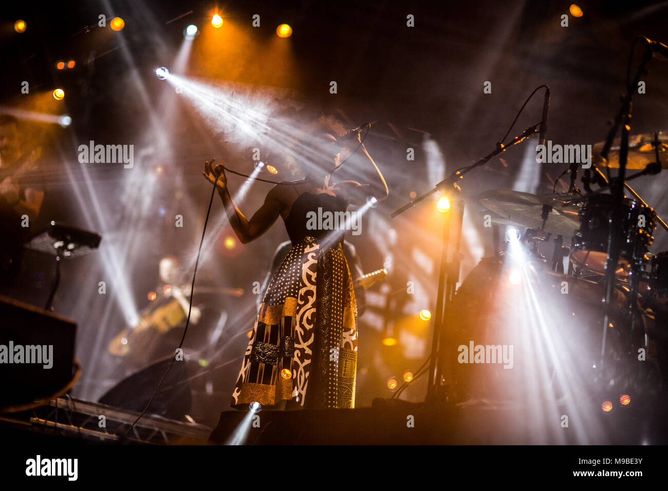 Londra, UK, 28 novembre 2014,Andreya Triana canta al concerto finale di 'nord frontiere' album tour presso l'Hotel Alexandra Palace. Mariusz Goslicki/Alamy Foto Stock