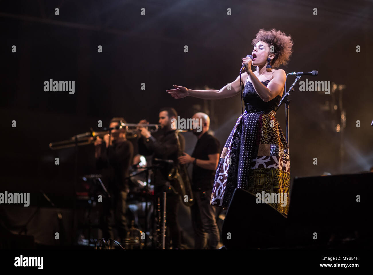 Londra, UK, 28 novembre 2014,Andreya Triana canta al concerto finale di 'nord frontiere' album tour presso l'Hotel Alexandra Palace. Mariusz Goslicki/Alamy Foto Stock