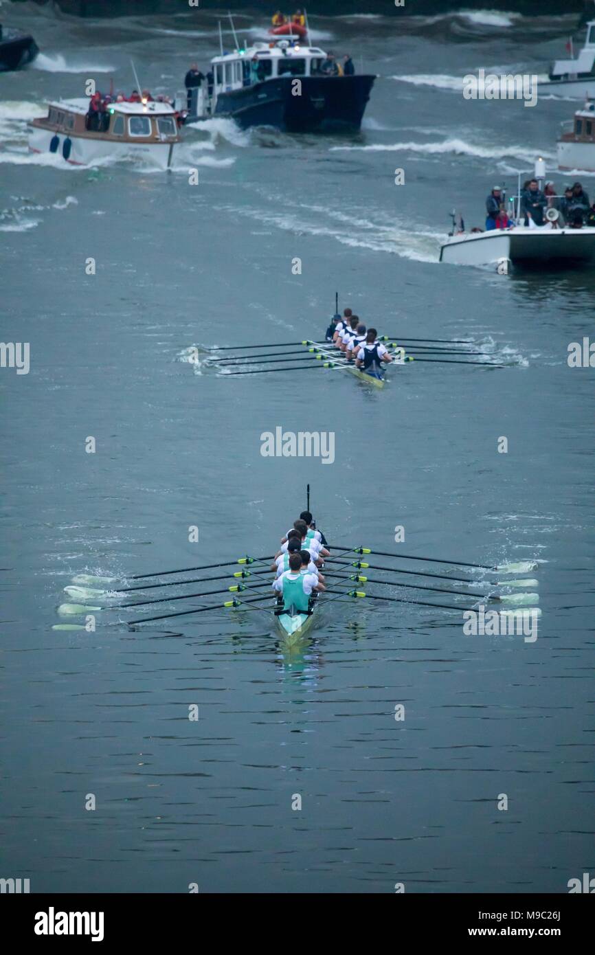 Londra, UK, 24 marzo, 2018. Il team di Cambridge celebrare la loro vittoria nel 2018 University Boat Race Credit: Ciaran Kelly/Alamy Live News Foto Stock