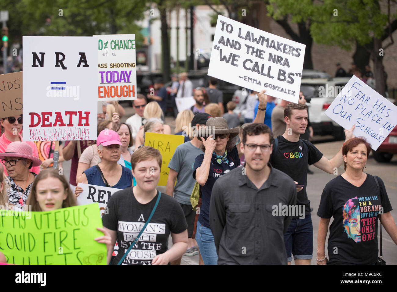 Quasi 10.000 dimostranti convergono nel centro di Austin presso lo State Capitol durante il mese di marzo per la nostra vita, protesta della violenza pistola nella scia della scuola tiri di massa. Foto Stock