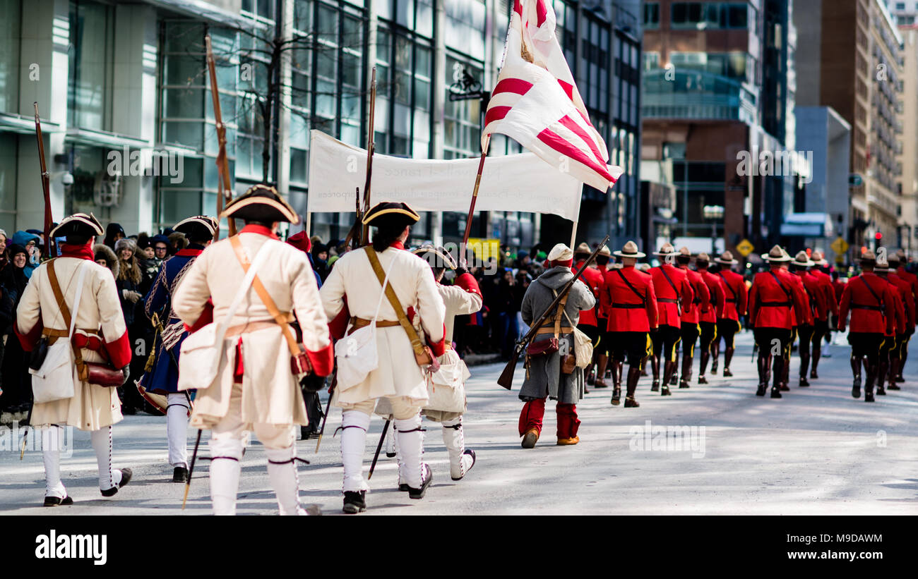 San Patrizio marciando in Montreal Downtown Saint Catherine Street Foto Stock