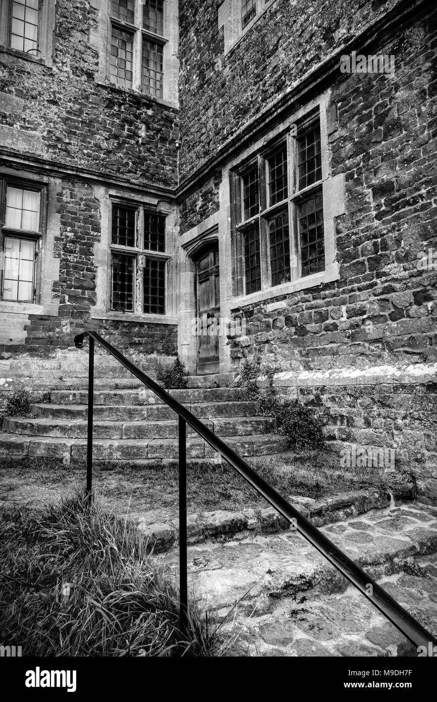Ingresso laterale del vecchio giacobino Manor House Foto Stock