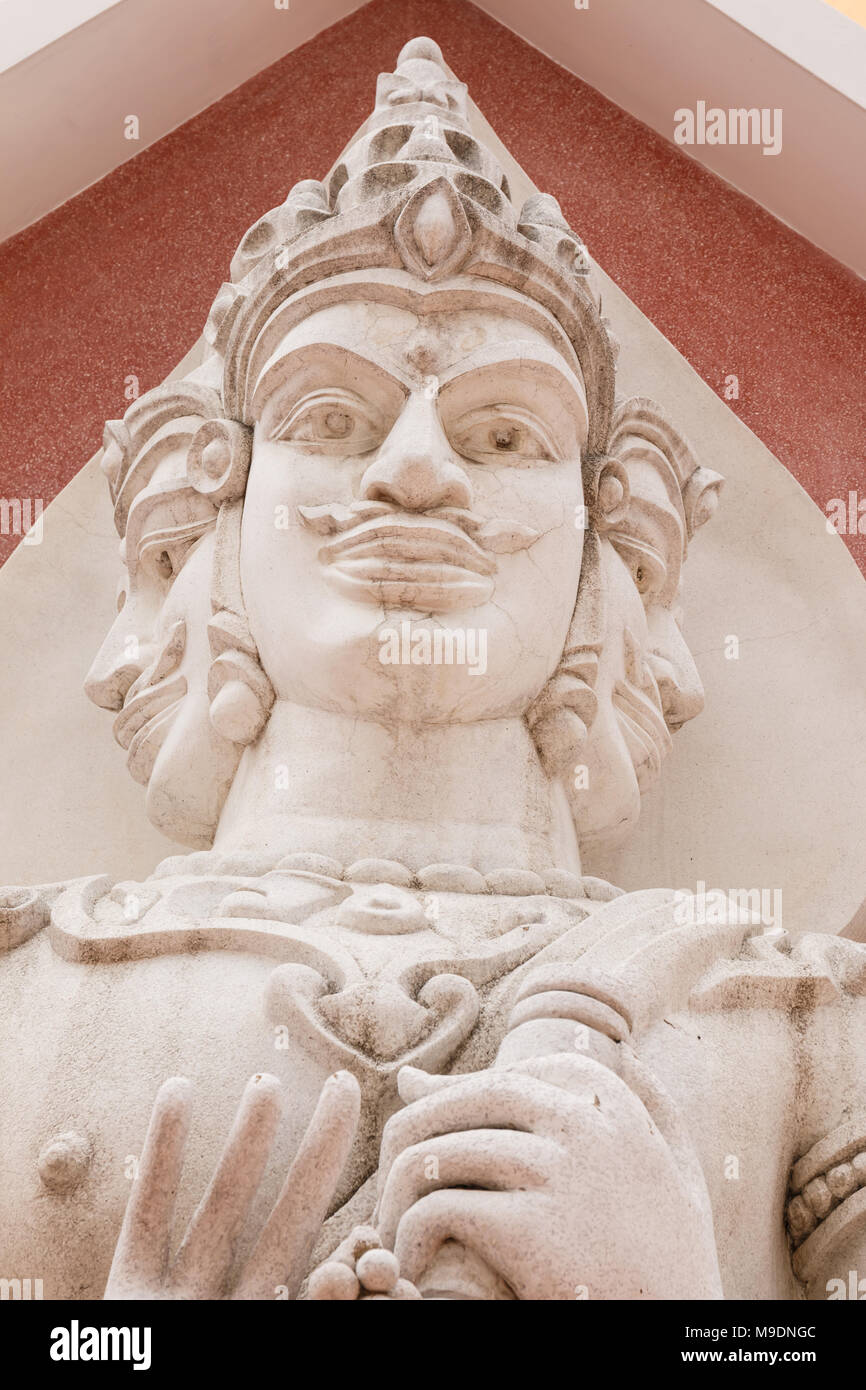 Chiudere fino a tre facce di statue Foto Stock