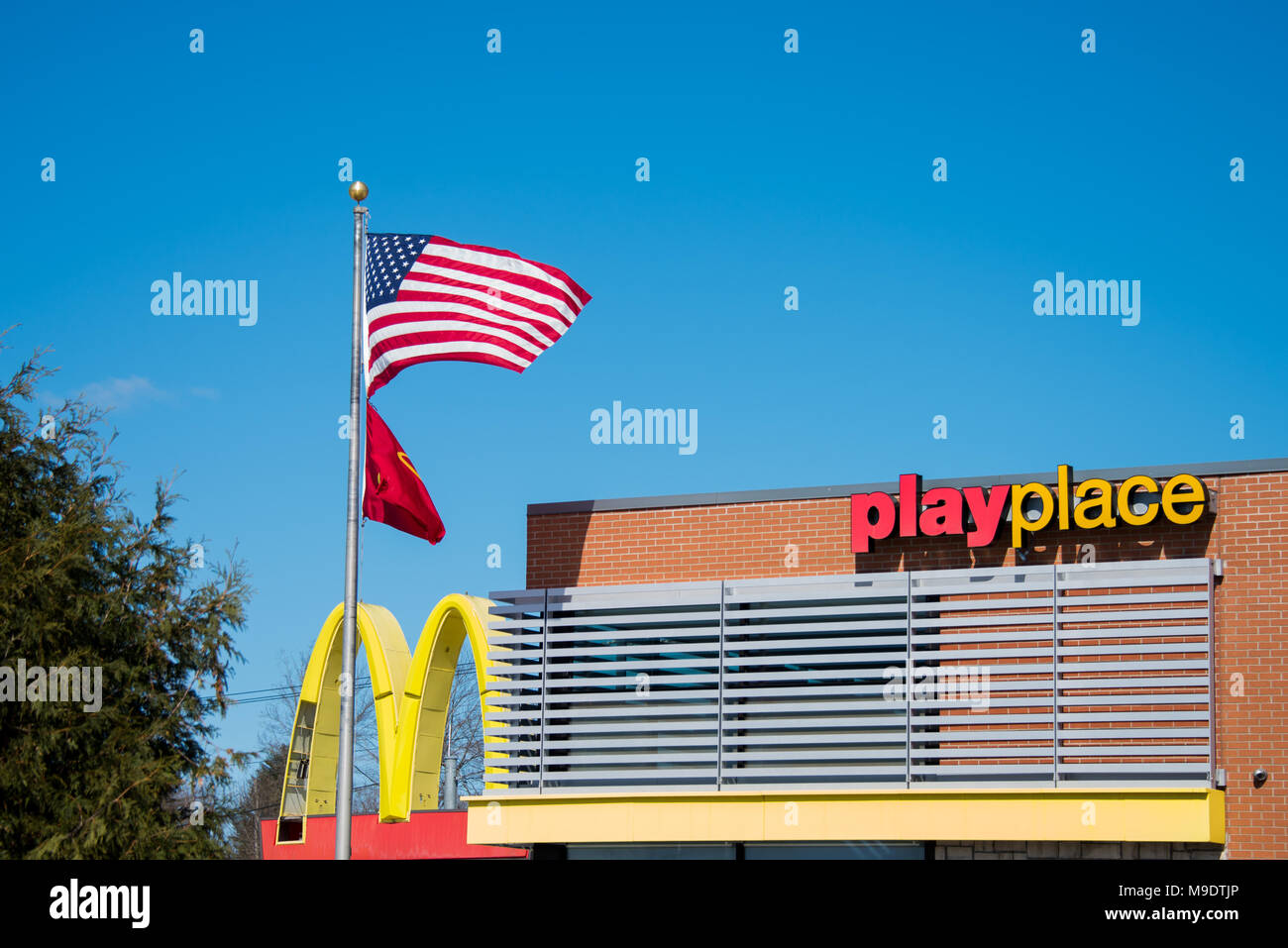 McDonald's playplace e un ristorante fast food in Gloversville, NY USA Foto Stock