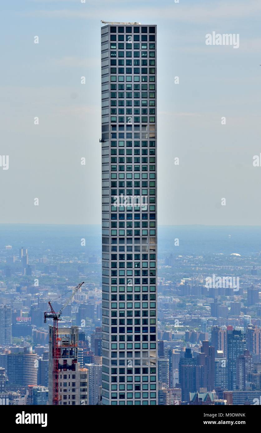 Il parco di 432 grattacielo a midtown Manhattan, il più alto edificio residenziale negli Stati Uniti. Foto Stock