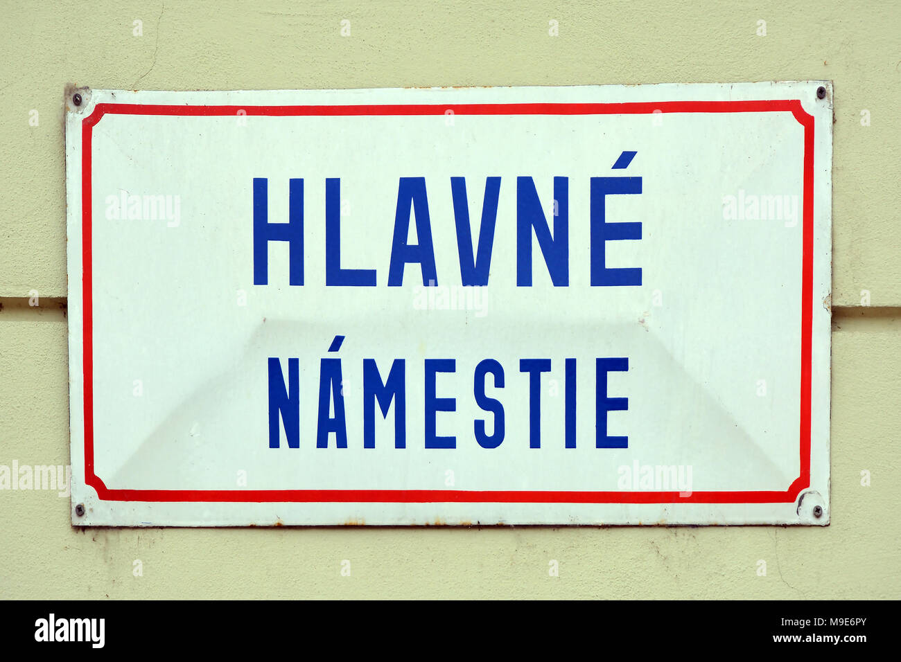 Bratislava, Slovacchia - 16 Giugno 2017: Strada segno della piazza principale Hlavne namestie nella capitale slovacca Bratislava - Slovacchia. Foto Stock