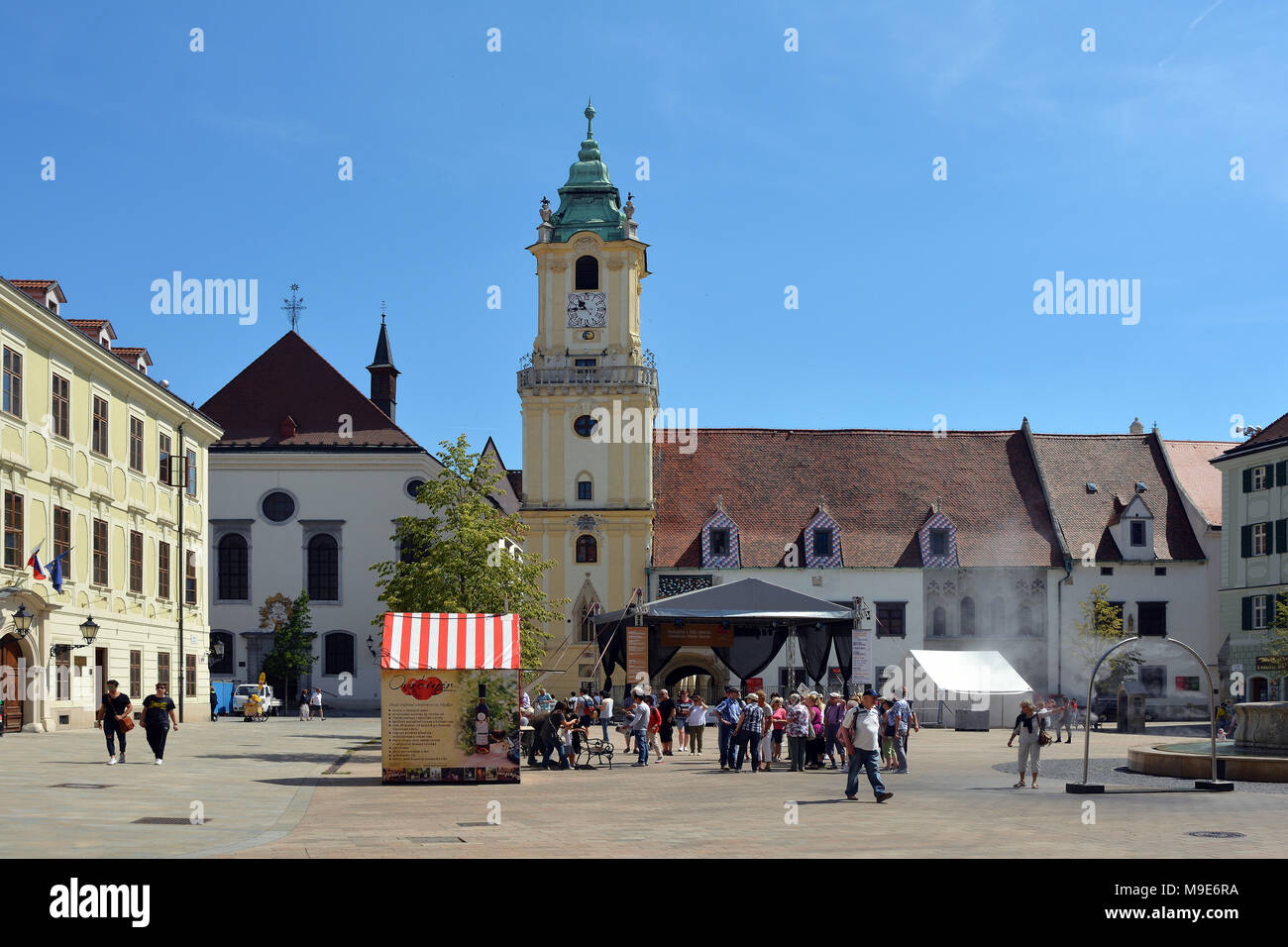 Bratislava, Slovacchia - 14 Giugno 2017: Vecchio Municipio con il museo municipale sulla piazza principale della capitale slovacca Bratislava - Slovacchia. Foto Stock