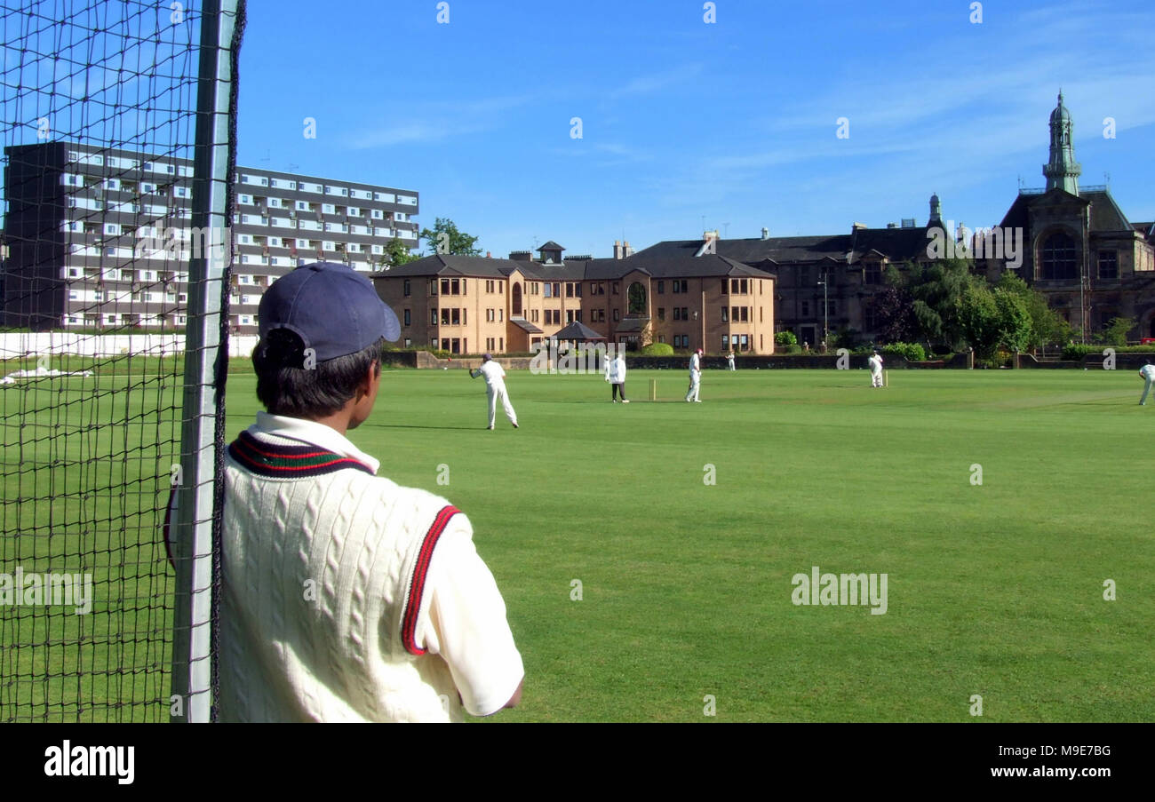 Spettatori w.s.c.c rowan finale della Coppa di Scozia occidentale versi Clydesdale cricket club 23 luglio 2010 partita di cricket Hamilton Crescent, Partick Foto Stock