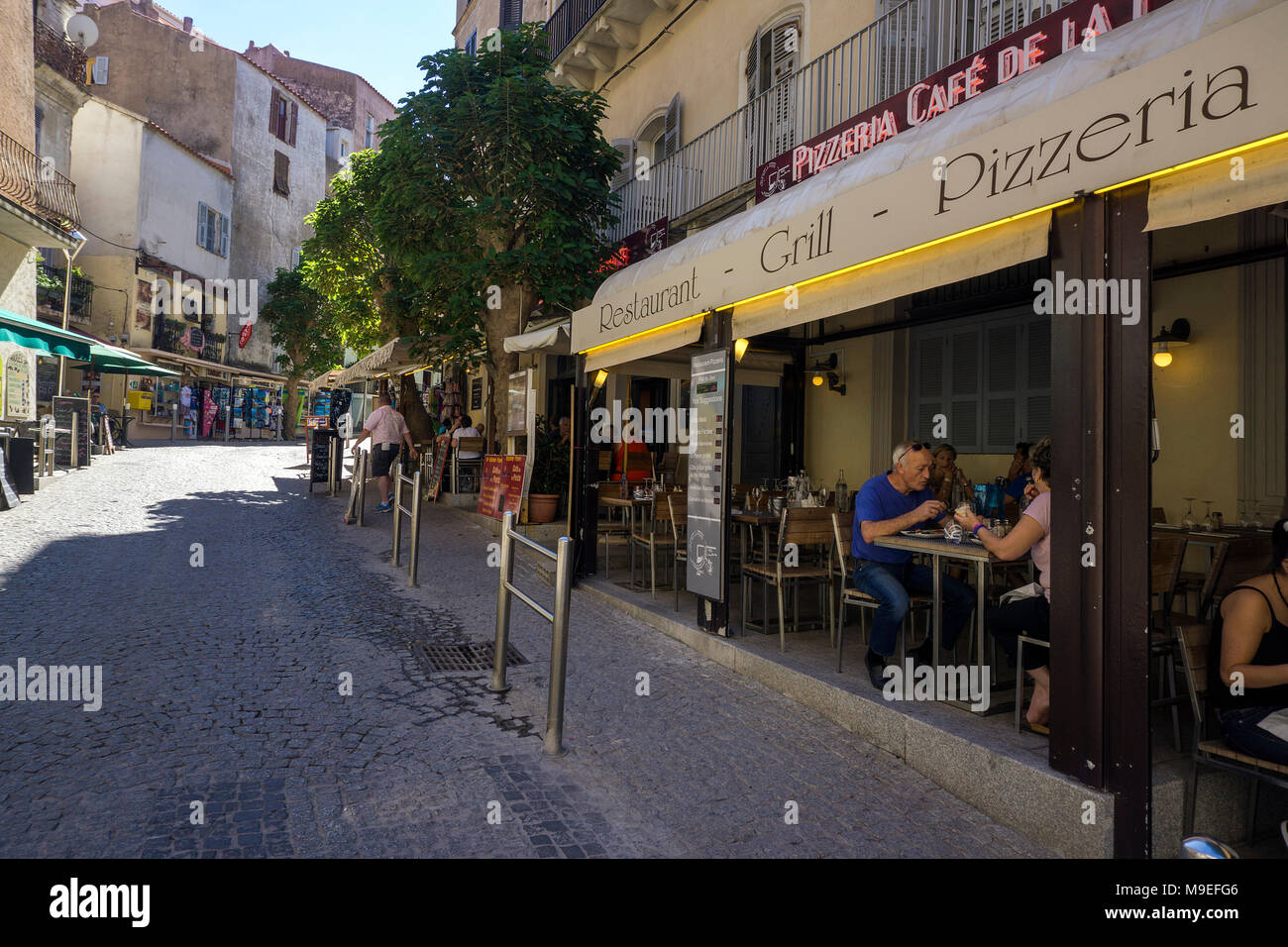 Il bar e ristorante al centro storico di Bonifacio, Corsica, Francia, Mediterraneo, Europa Foto Stock