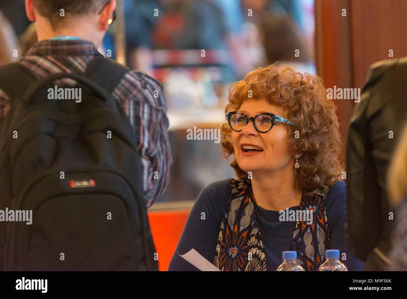 Bonn, Germania, 24 Mar 2018. L'attrice Beverly Elliott (una volta, Harpers Island, isola di speranza , Regno Ospedale) firma autografi a MagicCon 2018, una tre-giorni di fantasia e mistero convenzione della ventola. Credito: Markus Wissmann/Alamy Live News Foto Stock