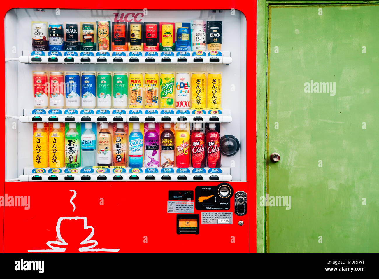 Okinawa, Giappone - 13 Giugno 2016 : distributore automatico di bevande Foto Stock
