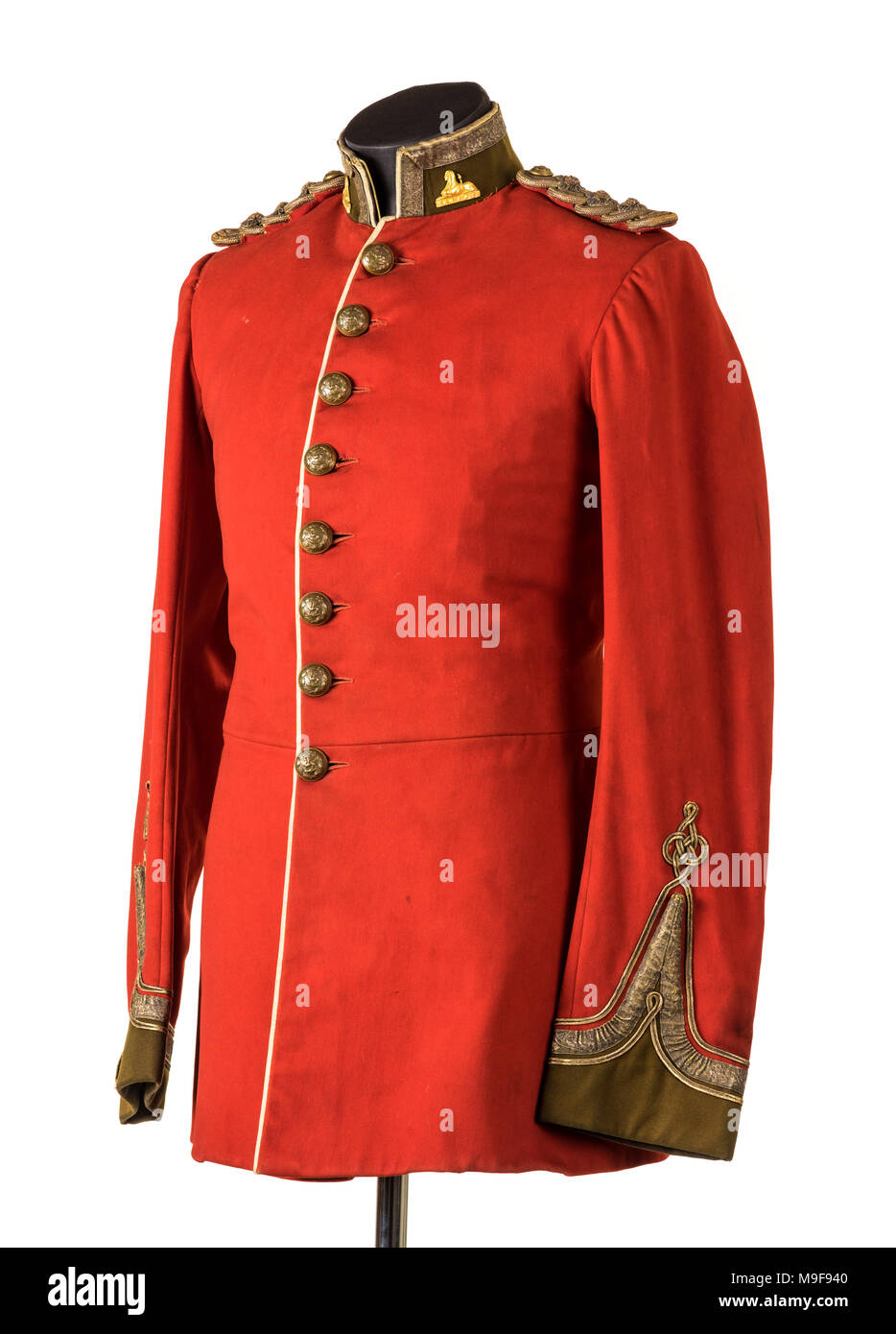 Victorian ufficiale dell'Esercito Britannico la scarlet uniforme della South Wales Borderers (xxiv reggimento di piede), utilizzato durante la guerra Zulu del 1879. Foto Stock