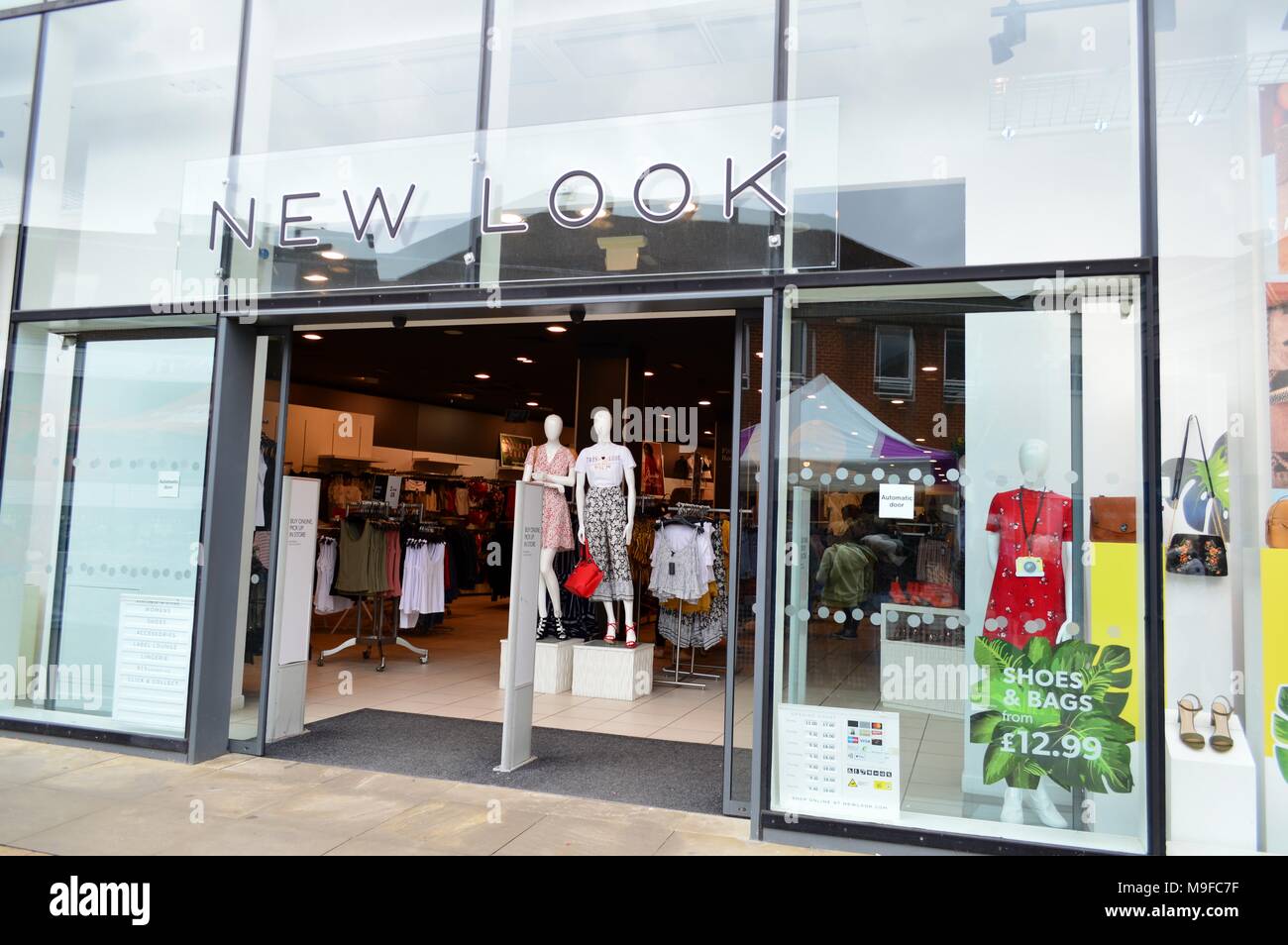 Nuovo look Store a Windsor in centro città in Berkshire REGNO UNITO. Foto Stock