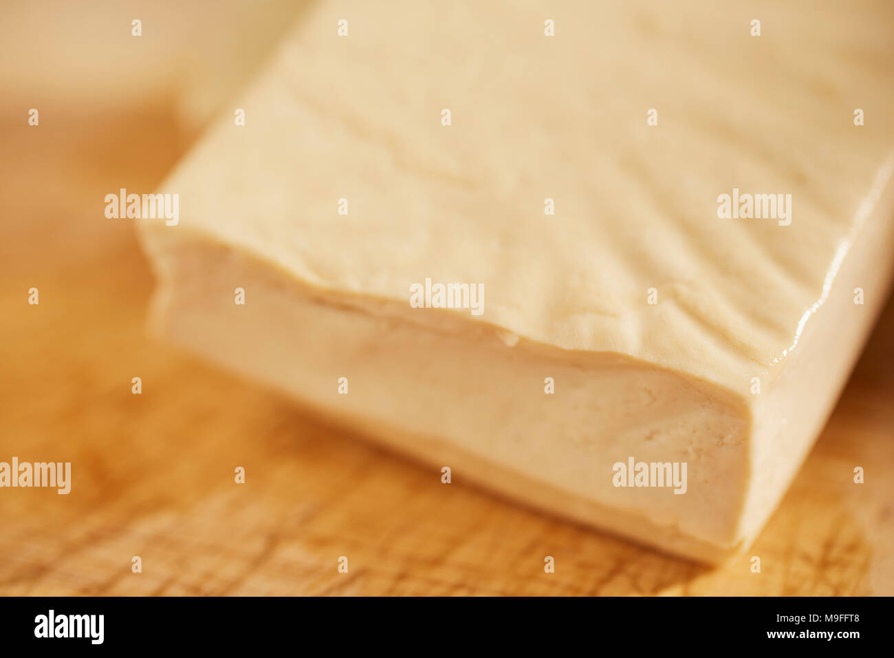Tutto schiacciate di tofu, talvolta chiamato 'extra' impresa Foto Stock