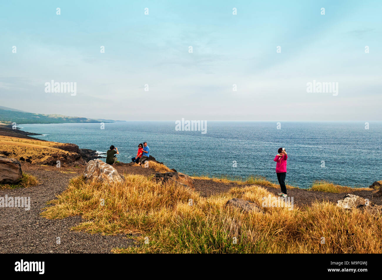 I visitatori prendere selfies e altre fotografie sul robusto south shore, Maui, Hawaii, STATI UNITI D'AMERICA Foto Stock