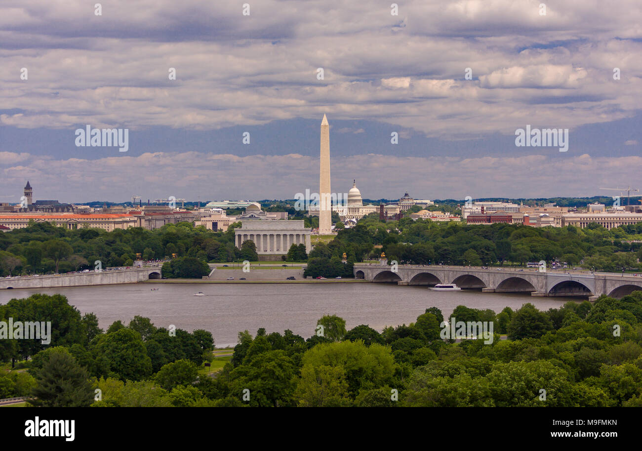 WASHINGTON, DC, Stati Uniti d'America - Washington skyline con il Lincoln Memorial, il Monumento a Washington e il U.S. Capitol (l-r). Foto Stock