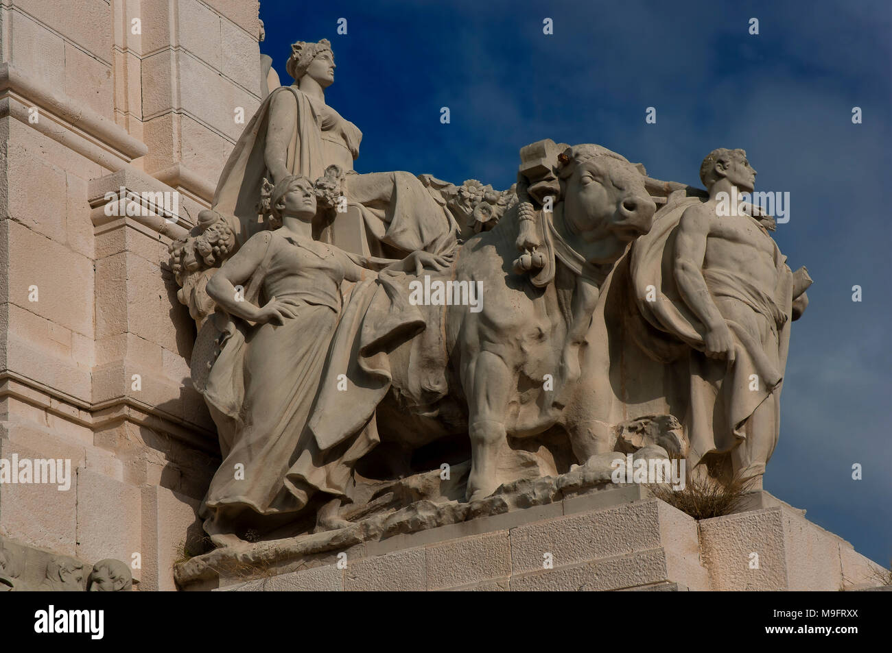 Monumento alla Costituzione spagnola dell'anno 1812 - gruppo scultoreo dell'allegoria dell'agricoltura. Cadice. Regione dell'Andalusia. Spagna. Europa Foto Stock