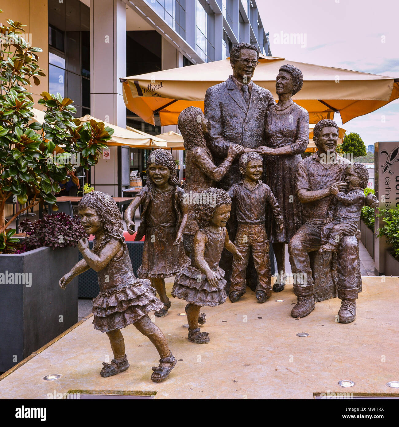 Sydney, Australia - gen. 31, 2017: "La vita in una valigia' scultura, creata nella celebrazione di Immigrazione australiano. Foto Stock