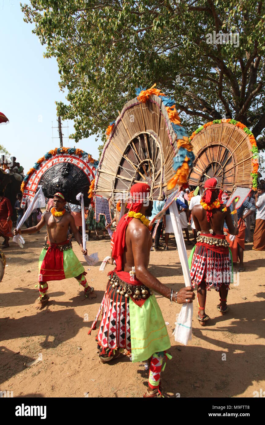 Festival tempio in kerala,con processione di kuthiravela o motivo cavalli Foto Stock