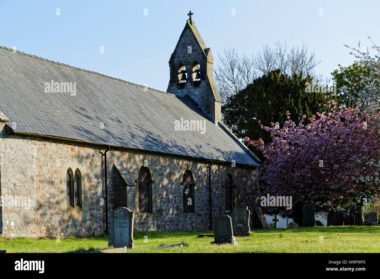 42,506.01589 vista laterale sinistra di San Garmon chiesa parrocchiale, a Llanarmon Yn-ial (villaggio città), il Galles, la Gran Bretagna, Regno Unito Foto Stock