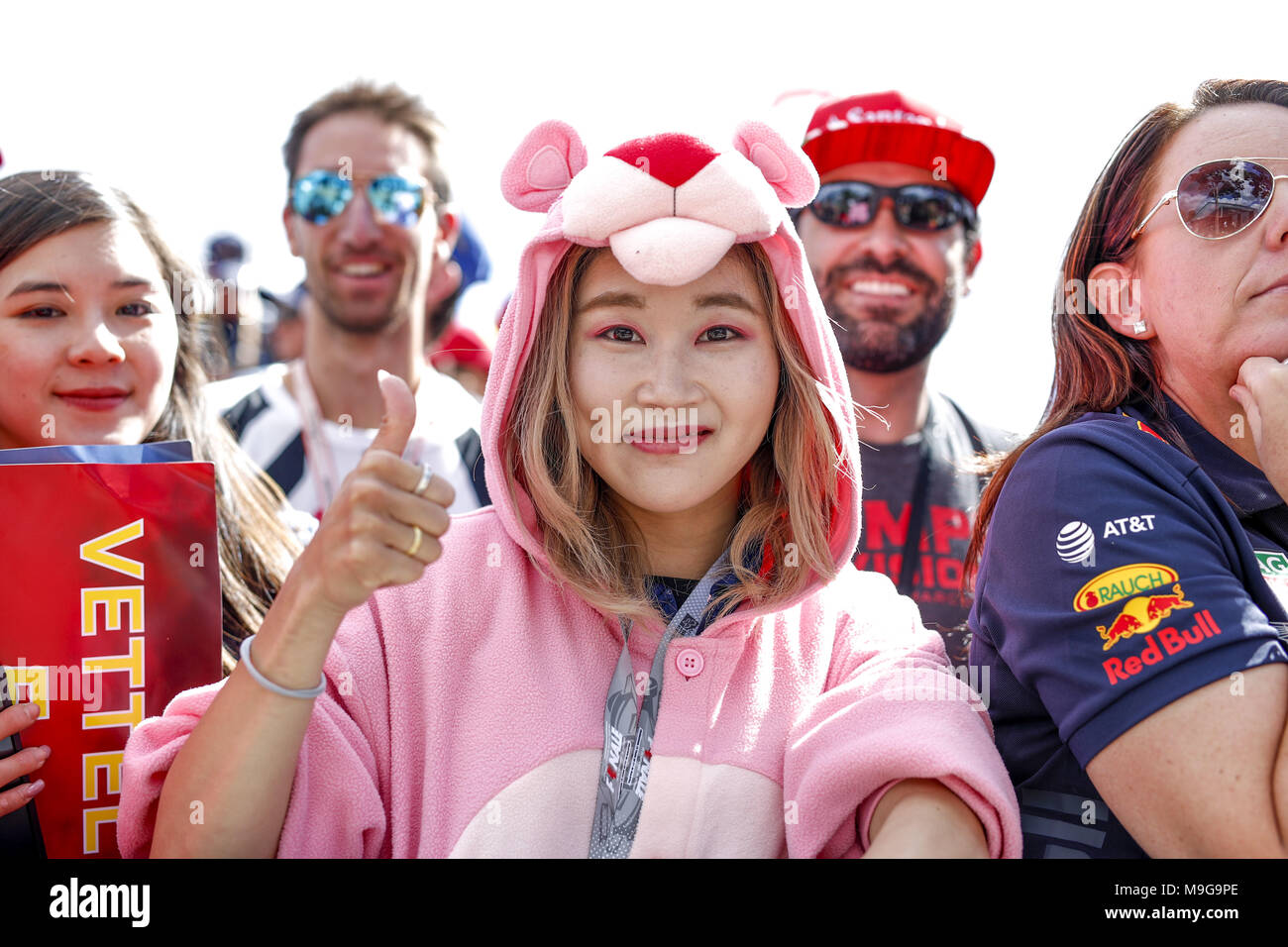 Melbourne, Australia. 25 Mar, 2018. Motorsports: FIA Formula One World Championship 2018, Melbourne, Victoria : Motorsports: Formula 1 2018 Rolex Australian Grand Prix, ragazza come La Pantera Rosa | Utilizzo di credito in tutto il mondo: dpa picture alliance/Alamy Live News Foto Stock