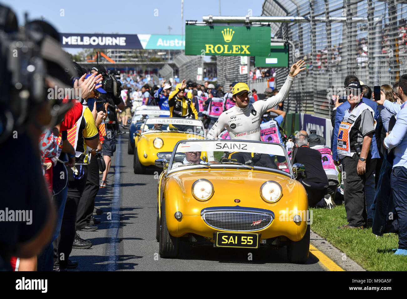 Melbourne, Australia. 25 Mar, 2018. Motorsports: FIA Formula One World Championship 2018, Melbourne, Victoria : Motorsports: Formula 1 2018 Rolex Australian Grand Prix, #55 Carlos Sainz (ESP, Renault ), Parade | Utilizzo di credito in tutto il mondo: dpa/Alamy Live News Credito: dpa picture alliance/Alamy Live News Foto Stock