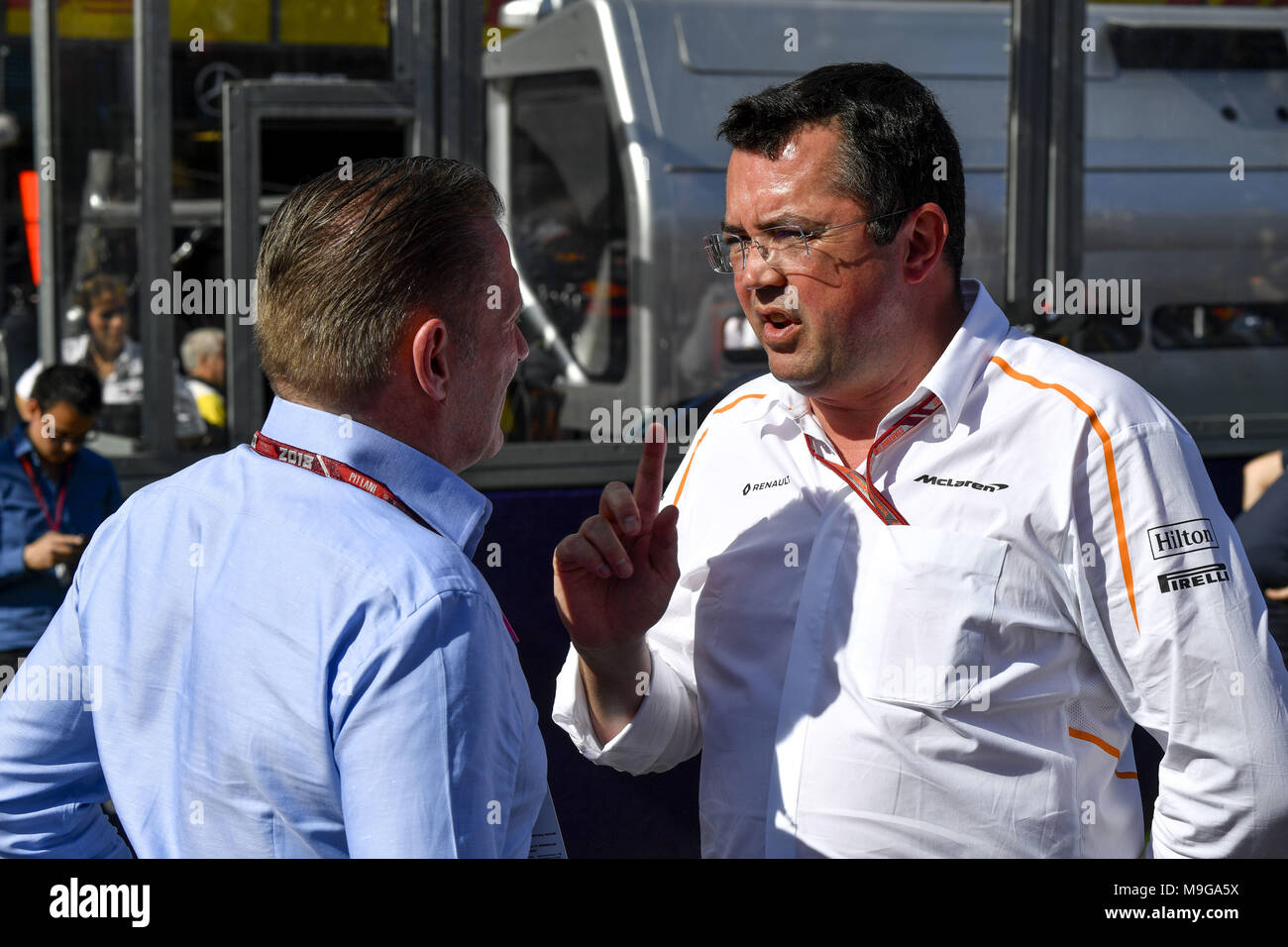 Melbourne, Australia. 25 Mar, 2018. Motorsports: FIA Formula One World Championship 2018, Melbourne, Victoria : Motorsports: Formula 1 2018 Rolex Australian Grand Prix, Verstappen Eric Boullier | Utilizzo di credito in tutto il mondo: dpa/Alamy Live News Credito: dpa picture alliance/Alamy Live News Foto Stock