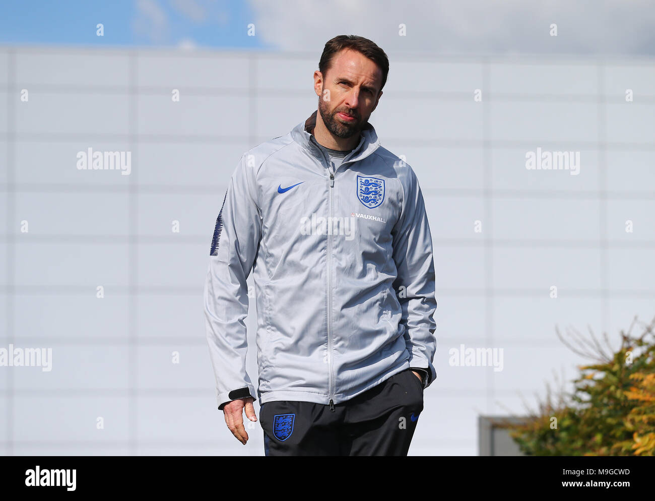 Londra, Regno Unito. 26 Mar, 2018. Inghilterra manager Gareth Southgate arriva per la formazione tecnica in Inghilterra amichevole contro l'Italia, a Tottenham Hotspur di massa di formazione il 26 marzo 2018 a Londra, Inghilterra. (Foto di Leila Coker/phcimages.com) Credit: Immagini di PHC/Alamy Live News Foto Stock